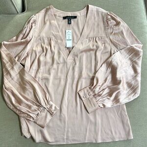 NWT GORGEOUS SILK TOP!